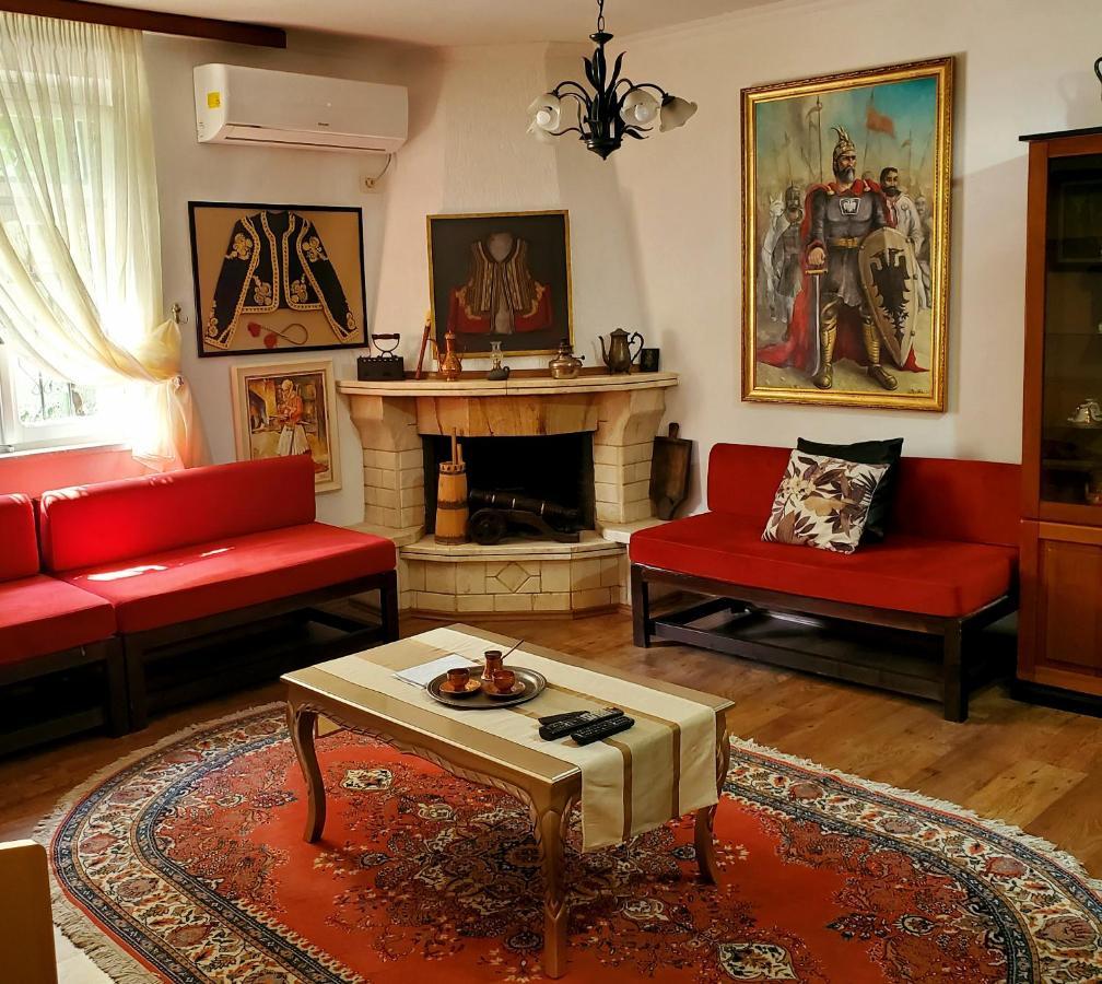 Unique Traditional House, Hosted By J&G Tiran Dış mekan fotoğraf