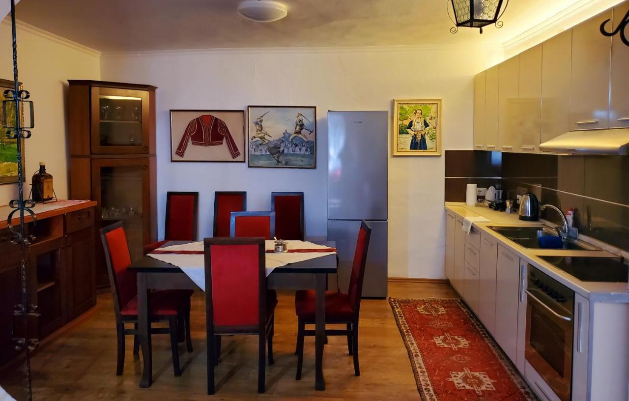 Unique Traditional House, Hosted By J&G Tiran Dış mekan fotoğraf