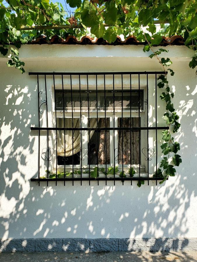 Unique Traditional House, Hosted By J&G Tiran Dış mekan fotoğraf